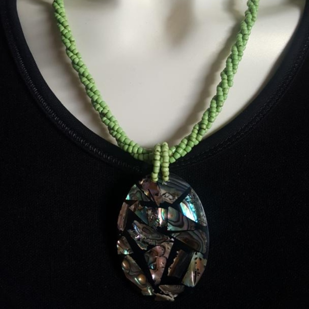🎁🎁Handmade green beaded marble necklace